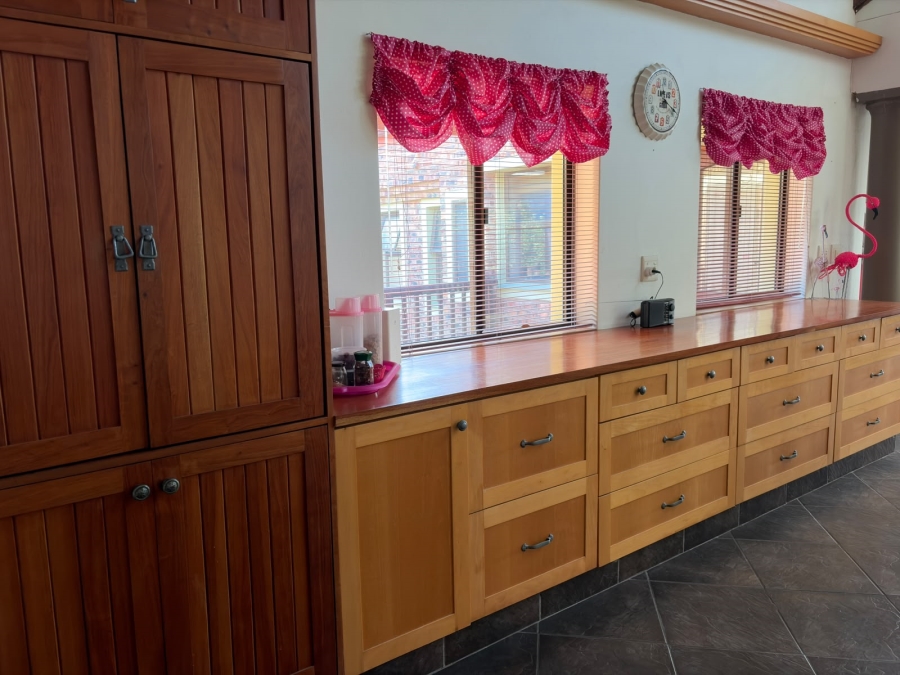6 Bedroom Property for Sale in West Bank Eastern Cape